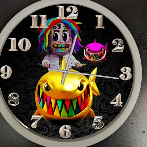 unk Other - Tekashi on gold shark clock